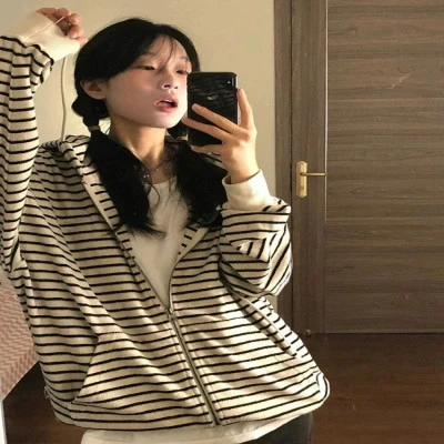 سترة نسائية ذات قلنسوة كبيرة الحجم مخططة من Deeptown بتصميم هاراجوكو Kpop كنزات 