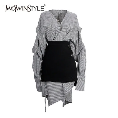TWOTWINSTYLE مجموعة من قطعتين سوداء غير رسمية فستان حريمي ضيق بياقة على شكل V وأ