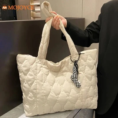 حقيبة تحت الإبط مبطنة قطن للنساء – حقيبة يد مطرزة بخيوط ناعمة بتصميم كتف أنيق | J Store