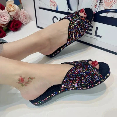 صنادل نسائية زاهية الألوان بتصميم كلاسيكي عصري – موضة 2023 | J Store