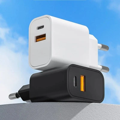 شاحن حائط متعدد المنافذ USB ونوع C ، محول سفر ، شحن سريع ، آيفون ، هاتف محمول أن